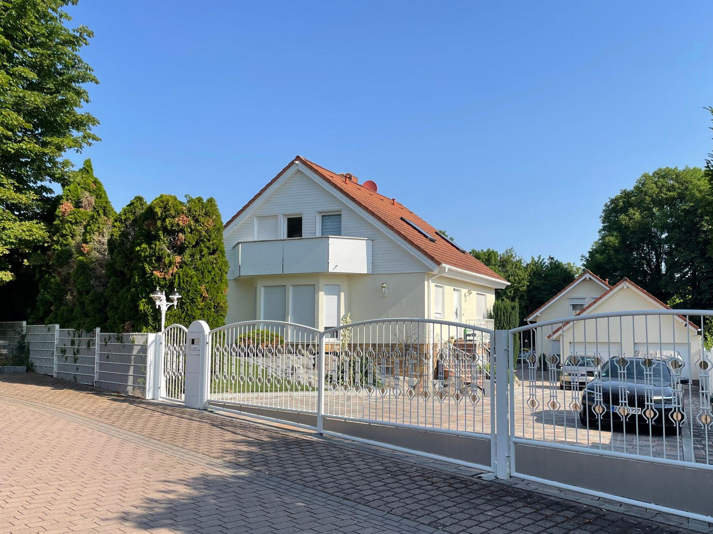 Mehrfamilienhaus zum Kauf provisionsfrei 820.000 € 8,5 Zimmer 240 m²<br/>Wohnfläche 2.095 m²<br/>Grundstück Flomborn 55234