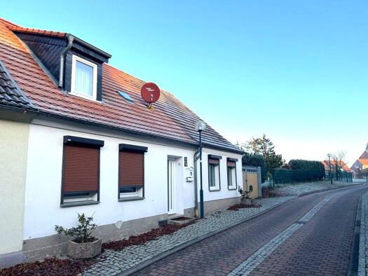 Einfamilienhaus zum Kauf 179.000 € 5 Zimmer 120 m² 731 m² Grundstück frei ab sofort Arneburg 39596