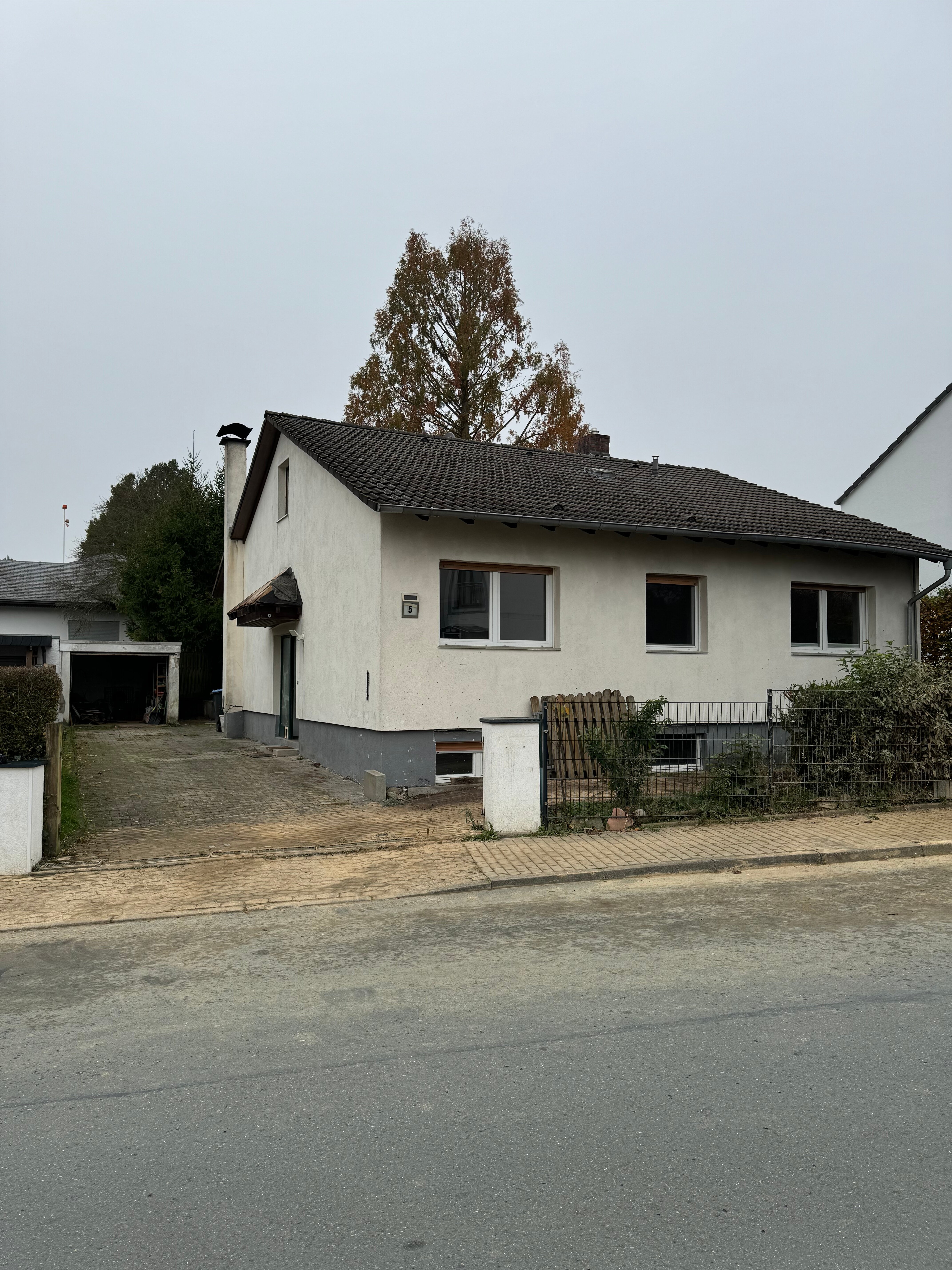 Haus zum Kauf provisionsfrei 549.000 € 4 Zimmer 102,4 m²<br/>Wohnfläche 437 m²<br/>Grundstück ab sofort<br/>Verfügbarkeit Schneidhain Königstein 61462