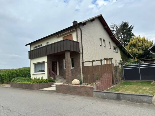Mehrfamilienhaus zum Kauf 359.500 € 8 Zimmer 240 m² 2.335 m² Grundstück frei ab 01.10.2026 Börninghausen Preußisch Oldendorf 32361