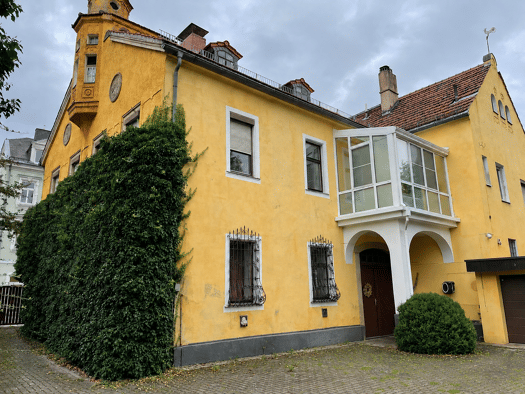 Haus zum Kauf 295.000 € 10 Zimmer 298 m² 2.136 m² Grundstück Innenstadt Hof 95028