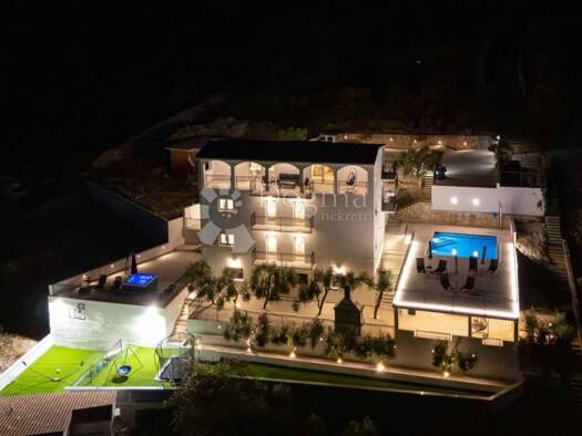Haus zum Kauf 1.500.000 € 7 Zimmer 400 m² Sevid, Marina Marina