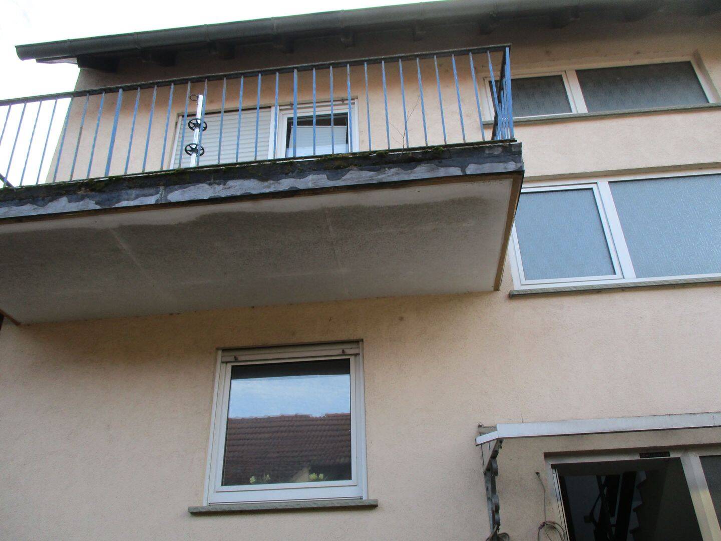 Immobilie in Bergrheinfeld - ZFH und Gewerbe auf grossem, teilbarem Grundstück (mehrere Parzellen) mit Entwicklungspotential. Weitere Wohn/Gewerbebebauung /Landwirtsch. möglich.  - Bild 0