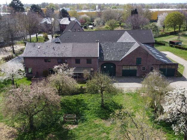 Einfamilienhaus zum Kauf 1.350.000 € 10 Zimmer 420 m² 9.000 m² Grundstück Mönchengladbach 41189