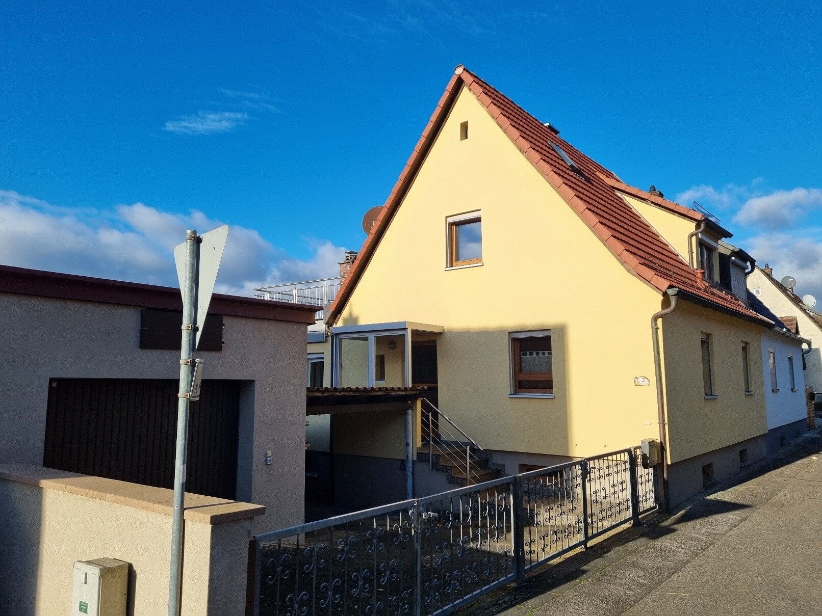 Doppelhaushälfte zum Kauf 235.000 € 4 Zimmer 90 m²<br/>Wohnfläche 243 m²<br/>Grundstück ab sofort<br/>Verfügbarkeit Haßfurt Haßfurt 97437