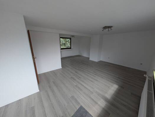 Wohnung zur Miete 650 € 4,5 Zimmer 95 m² Geschoss 1/3 frei ab 01.02.2026 Meensen Scheden 37127