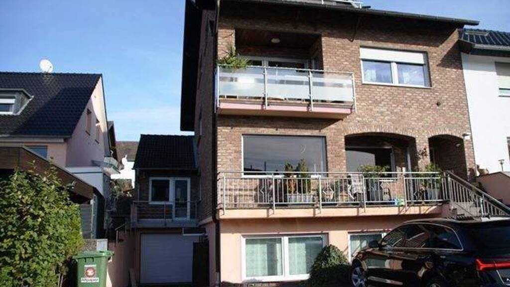 Schicke, großzügige Wohnung mit Balkon und Dachterrasse in Siegburg Kaldauen