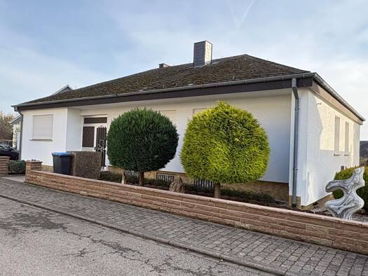 Mehrfamilienhaus zum Kauf provisionsfrei 560.000 € 7,5 Zimmer 217 m² 734 m² Grundstück Feldstraße 18 Sirzenich Trierweiler 54311