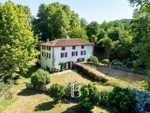 Haus zum Kauf 1.085.000 € 230 m² 23.385 m² Grundstück Saint-Pée-sur-Nivelle 64310