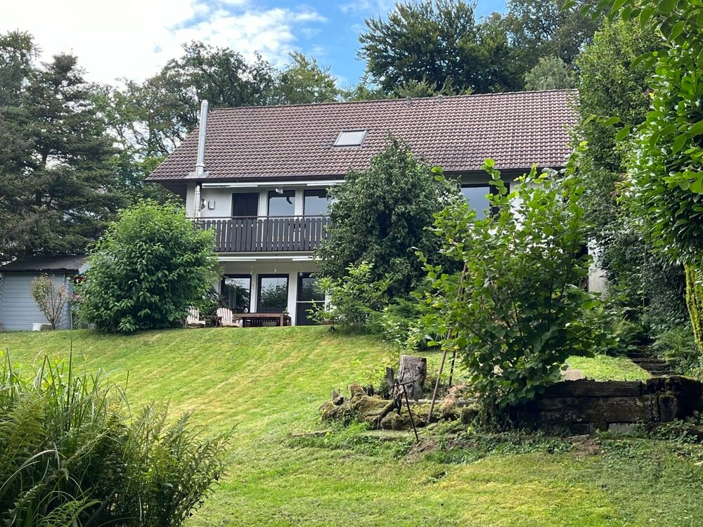 Mehrfamilienhaus zum Kauf 329.000 € 7 Zimmer 196 m²<br/>Wohnfläche 1.018 m²<br/>Grundstück ab sofort<br/>Verfügbarkeit Hähnen / Denklingen Reichshof / Denklingen 51580