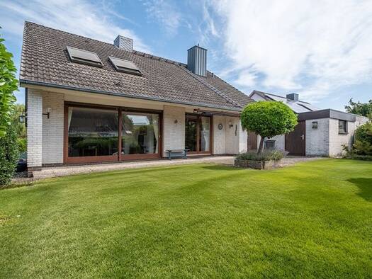 Einfamilienhaus zum Kauf 342.000 € 4 Zimmer 127 m² 869 m² Grundstück frei ab sofort Uetersen 25436
