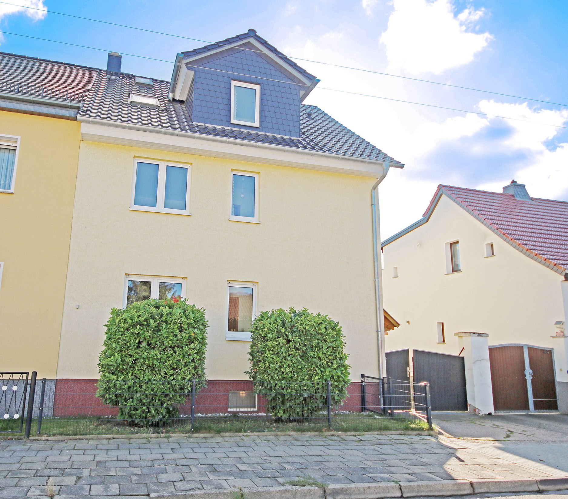 Mehrfamilienhaus zum Kauf 275.000 € 6 Zimmer 147 m²<br/>Wohnfläche 576 m²<br/>Grundstück Großkühnau Dessau-Roßlau 06846