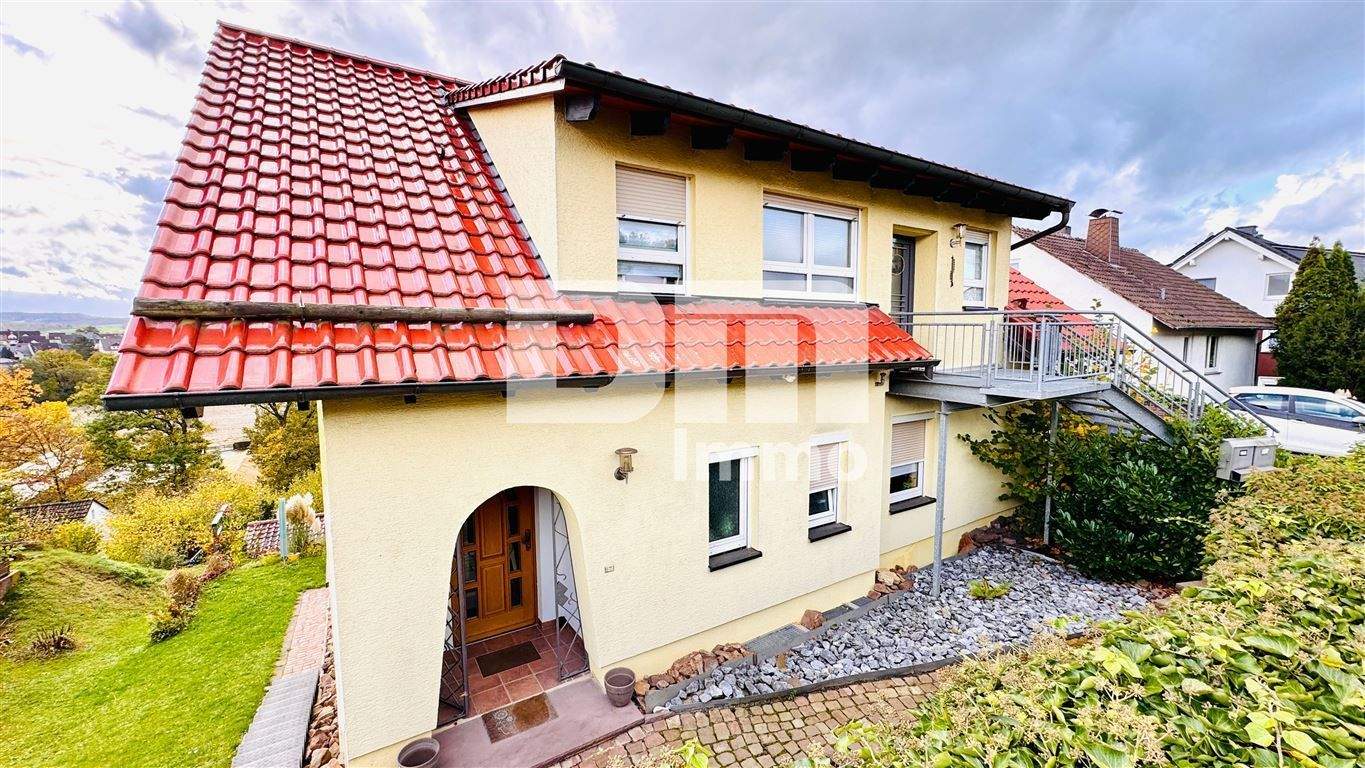 Immobilie in Niestetal - Modernisiertes 1 bis 2 Familienhaus mit DG-Ausbau BJ 02/03 und Panoramablick am Rüsteberg - Bild 1