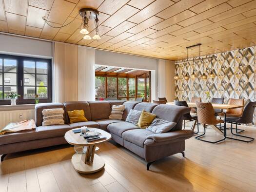 Maisonette zum Kauf 235.000 € 3 Zimmer 203,4 m² Detmolder Straße 81 Schlangen Schlangen 33189