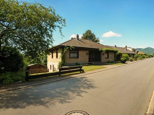 Bungalow zum Kauf 495.000 € 7 Zimmer 200 m² 785 m² Grundstück Albersweiler 76857