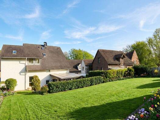 Einfamilienhaus zum Kauf 259.000 € 8 Zimmer 198 m² 641 m² Grundstück Sonneborn Barntrup / Sonneborn 32683