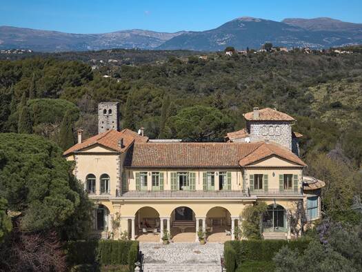Schloss zum Kauf 25.000.000 € 39 Zimmer 2.851 m² 1.820.000 m² Grundstück Vallée Verte-Issarts-Vignasses Biot 06410