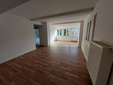 Wohnung zur Miete 325 € 3 Zimmer 65 m² Dachgeschoss, 3. Geschoss frei ab sofort Roßwein Roßwein 04741