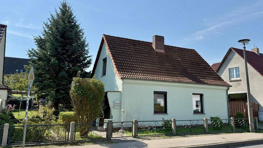 Einfamilienhaus zum Kauf 125.000 € 4 Zimmer 85 m² 768 m² Grundstück Bergen Bergen auf Rügen 18528