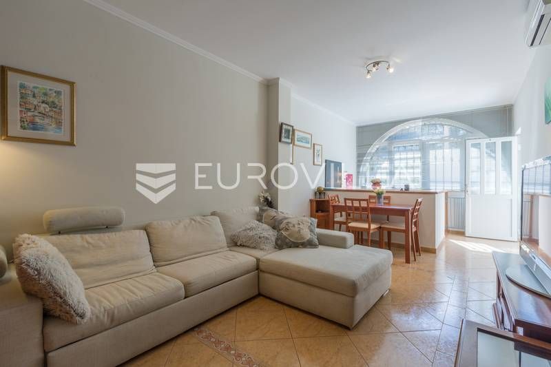 Wohnung zum Kauf 360.000 € 1 Zimmer 89 m²<br/>Wohnfläche Rovinj center 52210