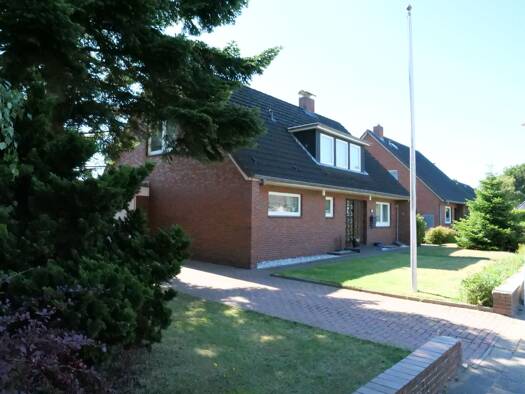 Einfamilienhaus zum Kauf 330.000 € 5 Zimmer 130 m² 710 m² Grundstück frei ab sofort Husum Husum 25813