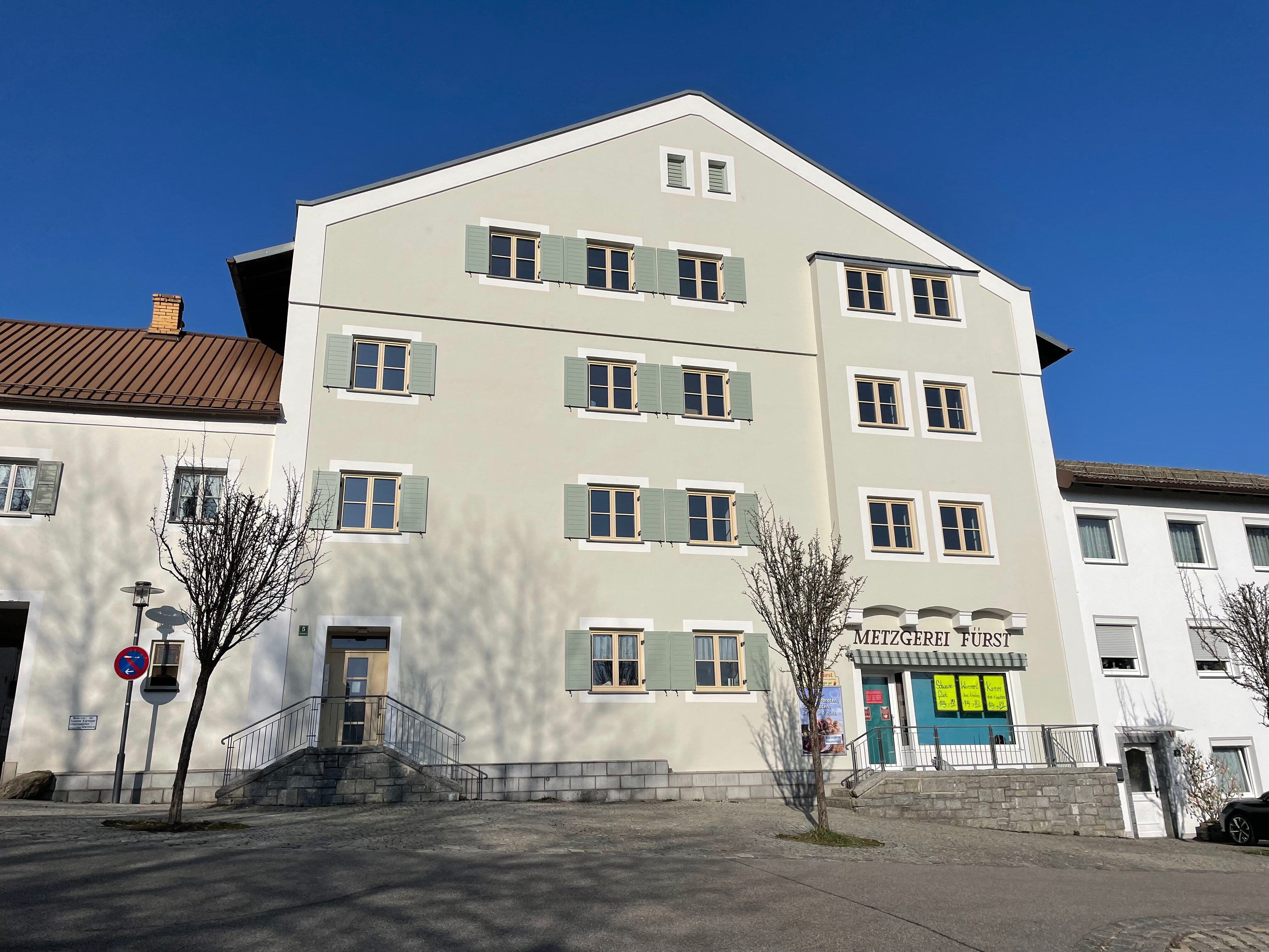 Terrassenwohnung zur Miete 790 € 4 Zimmer 138 m²<br/>Wohnfläche EG<br/>Geschoss 01.12.2024<br/>Verfügbarkeit Amthofplatz Kirchberg Kirchberg i.Wald 94259