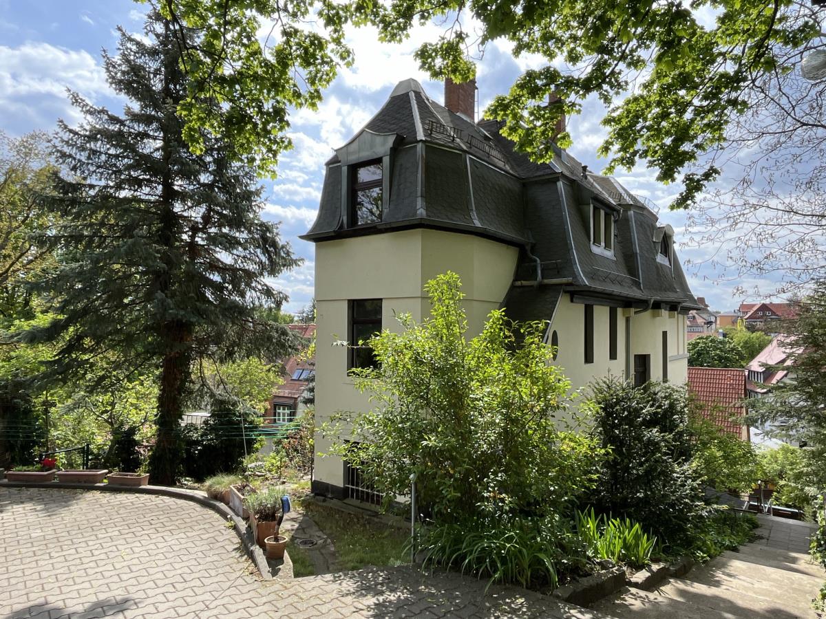 Mehrfamilienhaus zum Kauf 795.000 € 13 Zimmer 317 m²<br/>Wohnfläche 480 m²<br/>Grundstück Loschwitz-Nordost (Am Weißen Adler) Dresden 01324