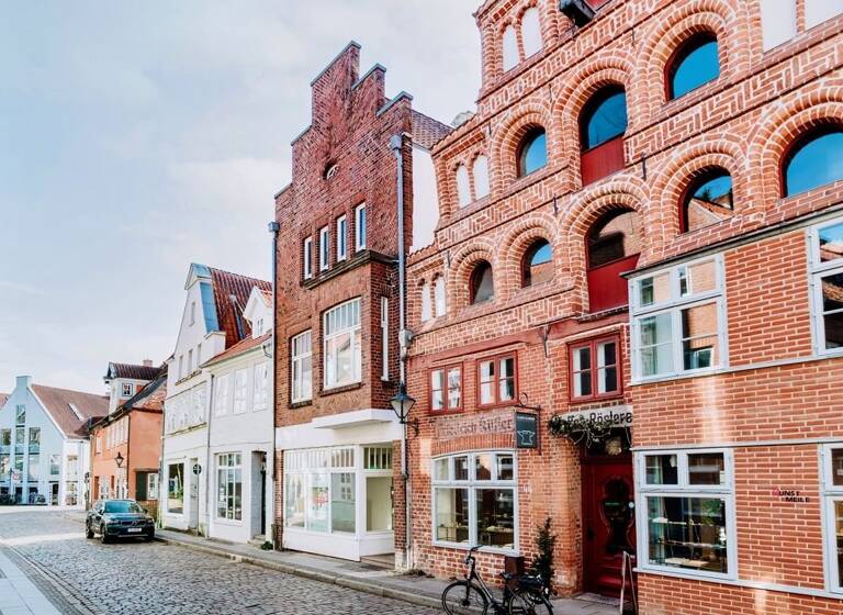 Stadthaus zum Kauf 698.000 € 7 Zimmer 198 m²<br/>Wohnfläche 104 m²<br/>Grundstück ab sofort<br/>Verfügbarkeit Altstadt Lüneburg 21335