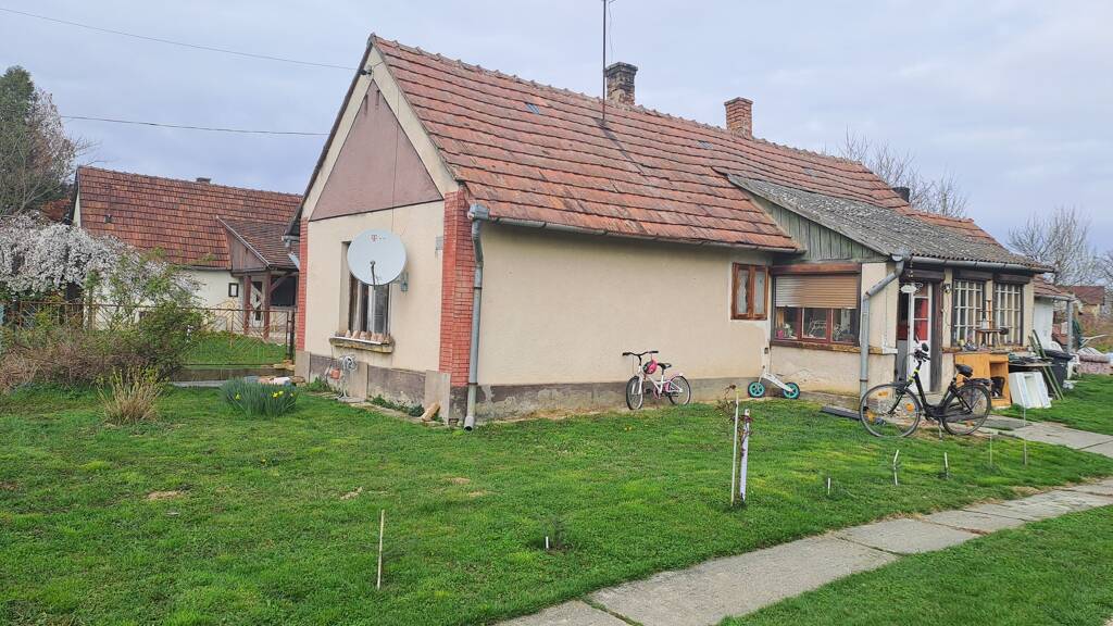 Einfamilienhaus zum Kauf 30.000 € 3 Zimmer 102 m² 1.815 m² Grundstück Orosztony 8744