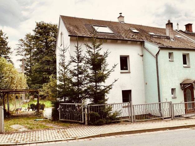 Doppelhaushälfte zum Kauf 93.000 € 8 Zimmer 125 m² 490 m² Grundstück Triebel Triebel/Vogtl. 08606