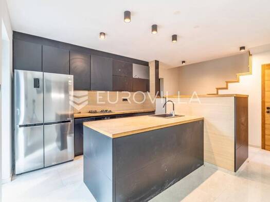 Haus zum Kauf 550.000 € 4 Zimmer 144 m² Centar Samobor