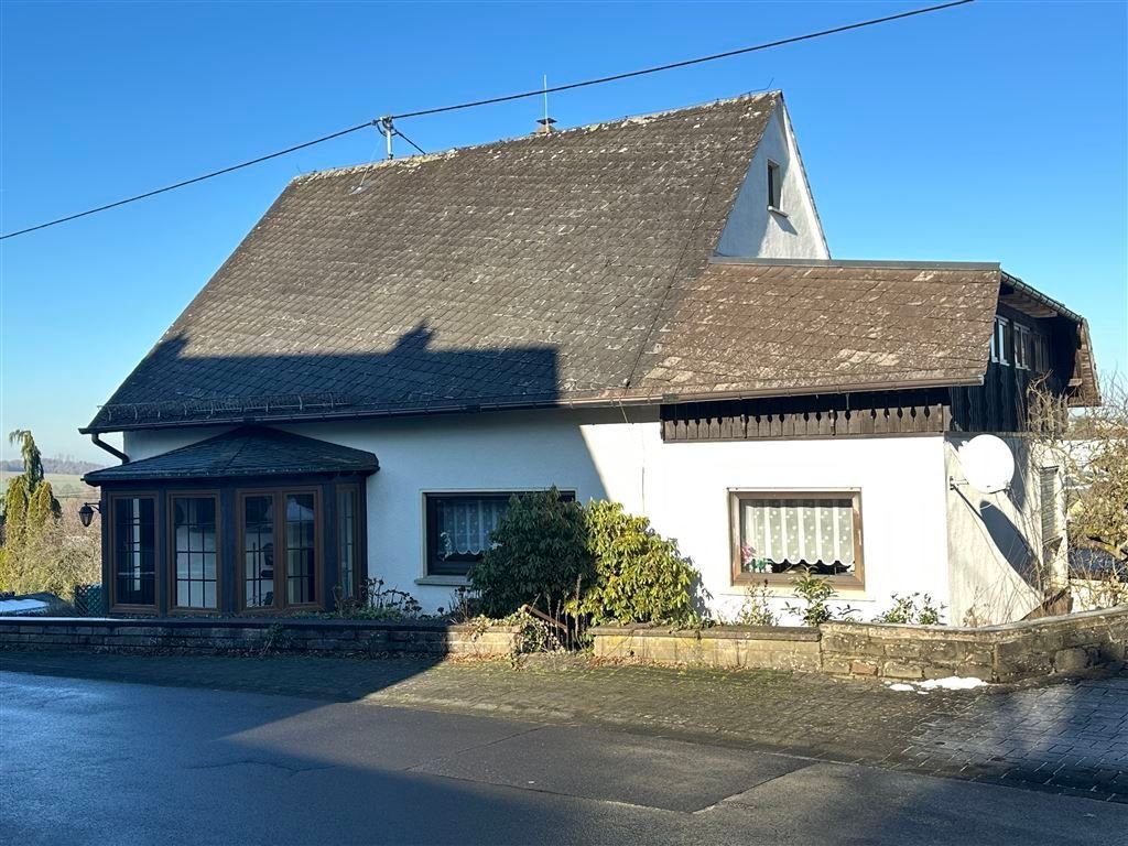 Einfamilienhaus zum Kauf 257.000 € 5 Zimmer 170 m²<br/>Wohnfläche 1.500 m²<br/>Grundstück ab sofort<br/>Verfügbarkeit Hachenburg 57627