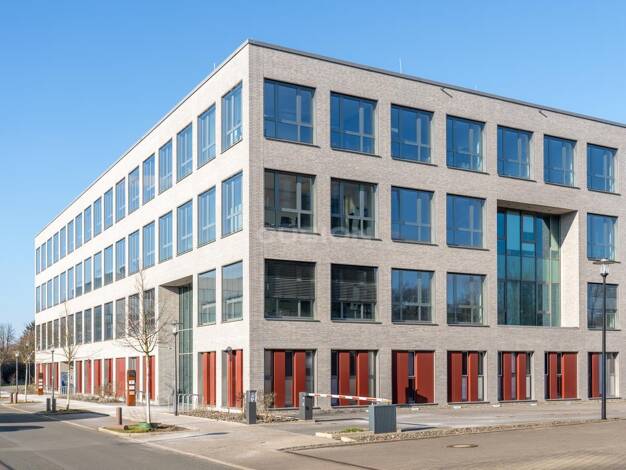 Bürofläche zur Miete - Erstbezug provisionsfrei 11,75 € 970 m² Bürofläche teilbar ab 685 m² Martin-Kremmer-Str. 14-16 Essen 45327