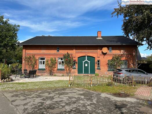 Einfamilienhaus zum Kauf 295.000 € 10 Zimmer 300 m² 820 m² Grundstück frei ab sofort Bergenhusen 24861