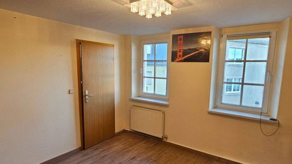Wohnung zur Miete 198 € 2 Zimmer 38 m² 1. Geschoss frei ab sofort Waldenburg 08396