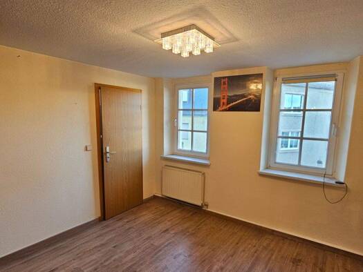 Wohnung zur Miete 198 € 2 Zimmer 38 m² 1. Geschoss frei ab sofort Waldenburg Waldenburg 08396