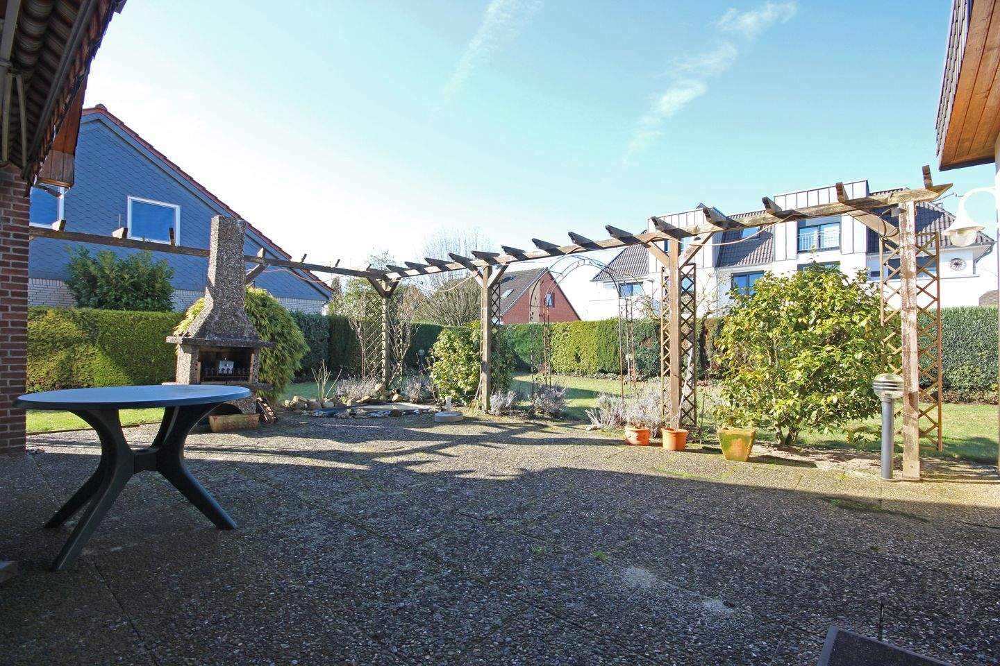 Immobilie in Weyhe - Großzügiges Einfamilienhaus mit Garten, Garage und Kamin in ruhiger Lage von Weyhe-Lahausen - Bild 2