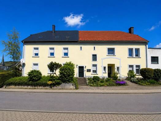 Mehrfamilienhaus zum Kauf als Kapitalanlage geeignet 799.500 € 23 Zimmer 480 m² 900 m² Grundstück Beurig Saarburg 54439
