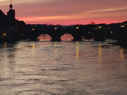 Wohnung zur Miete 1.000 € 2 Zimmer 68 m² Geschoss 2/3 frei ab 01.05.2026 Innenstadt Regensburg 93047