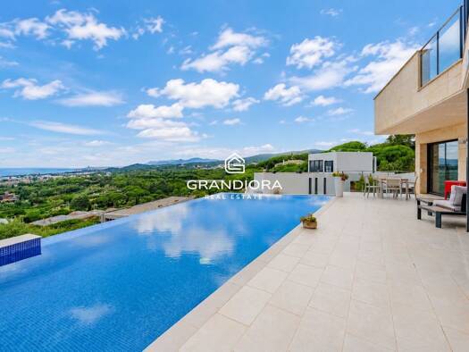 Haus zum Kauf 1.600.000 € 388 m² 1.083 m² Grundstück Sant Vicenç de Montalt 08394