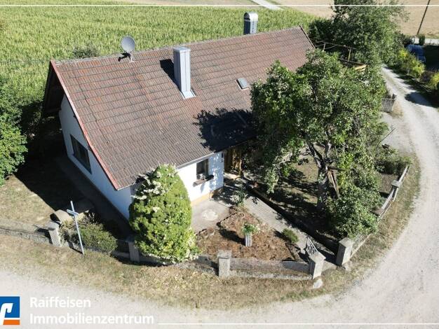 Einfamilienhaus zum Kauf 245.000 € 7 Zimmer 132 m² 443 m² Grundstück frei ab sofort Breitfeld Hunderdorf 94336