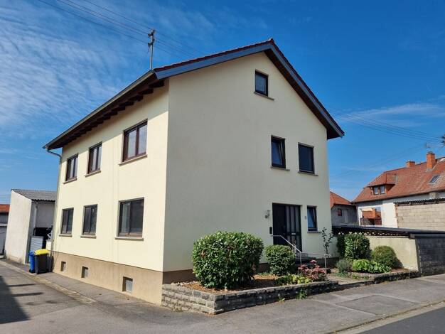 Einfamilienhaus zum Kauf 410.000 € 9 Zimmer 175 m² 730 m² Grundstück frei ab sofort Goßmannsdorf Hofheim 97461
