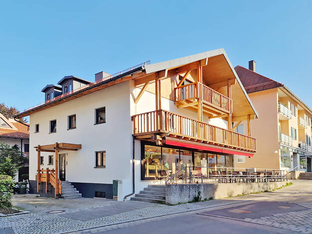 Wohn- und Geschäftshaus zum Kauf als Kapitalanlage geeignet 3.600.000 € 9 Zimmer 585 m² 299 m² Grundstück Deisenhofen Oberhaching 82041