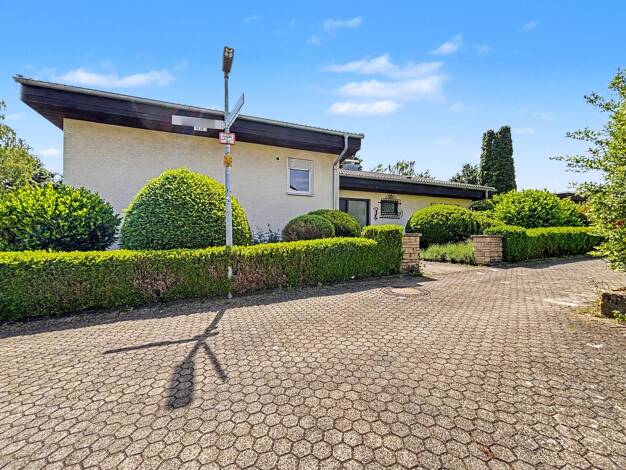 Bungalow zum Kauf 899.000 € 7 Zimmer 253,9 m² 620 m² Grundstück Metzingen 72555