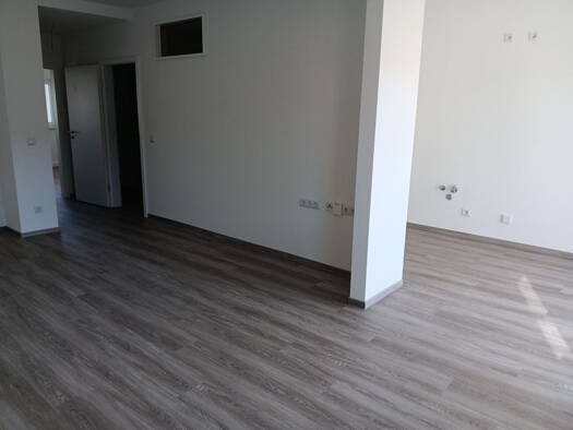 Wohnung zur Miete 560 € 2 Zimmer 65,8 m² frei ab sofort Rosa-Luxemburg-Straße 23 Pößneck,Stadt Pößneck 07381