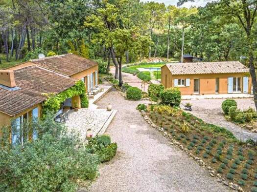 Einfamilienhaus zum Kauf 1.180.000 € 7 Zimmer 8.280 m² Grundstück Nord LORGUES 83510