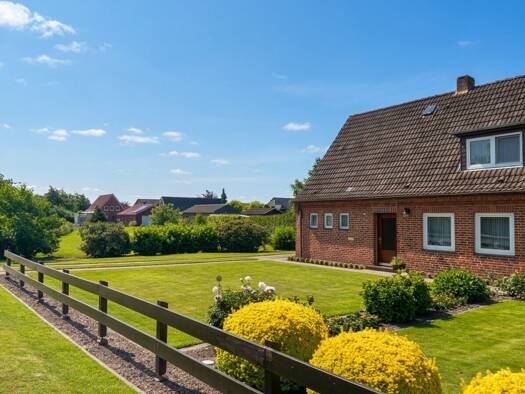 Doppelhaushälfte zum Kauf 159.900 € 6 Zimmer 133 m² 1.626 m² Grundstück Diekhusen-Fahrstedt 25709