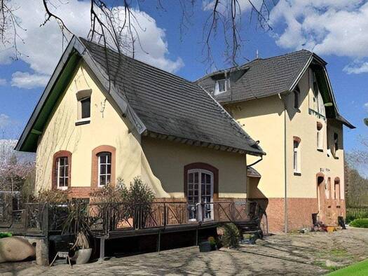 Mehrfamilienhaus zum Kauf 874.000 € 8 Zimmer 254,9 m² 1.743 m² Grundstück frei ab 01.03.2026 Cottbus 03042