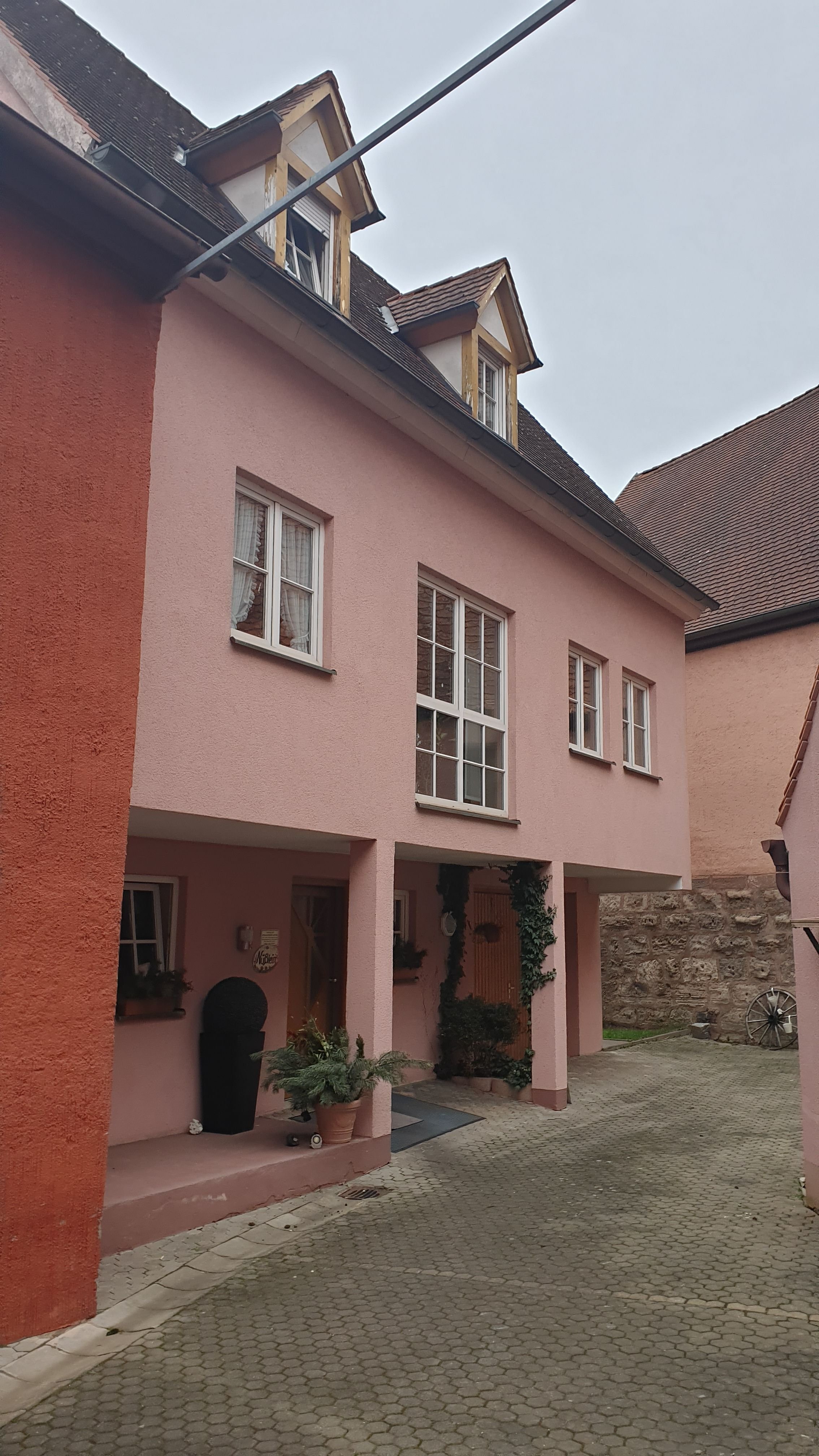 Einfamilienhaus zum Kauf provisionsfrei als Kapitalanlage geeignet 284.000 € 6 Zimmer 168,2 m²<br/>Wohnfläche 469,6 m²<br/>Grundstück Josefsplatz 1a Spalt Spalt 91174