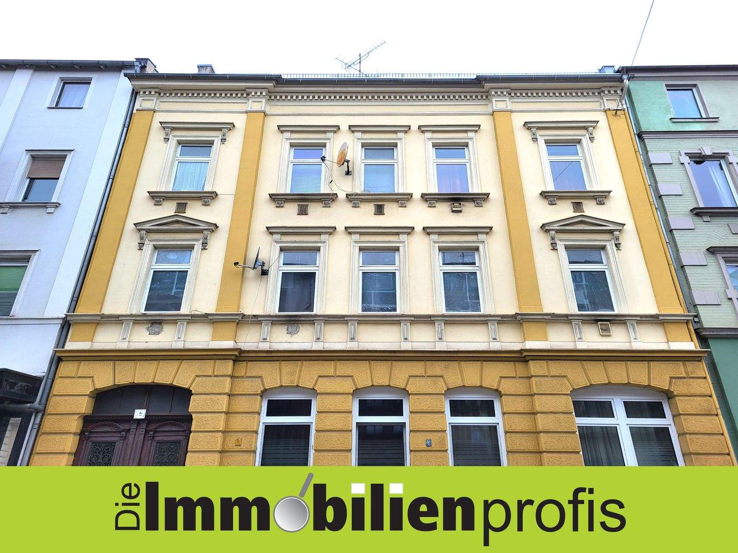 Hof: Mehrfamilienhaus mit über 9 % Mietrendite und Parkplatz